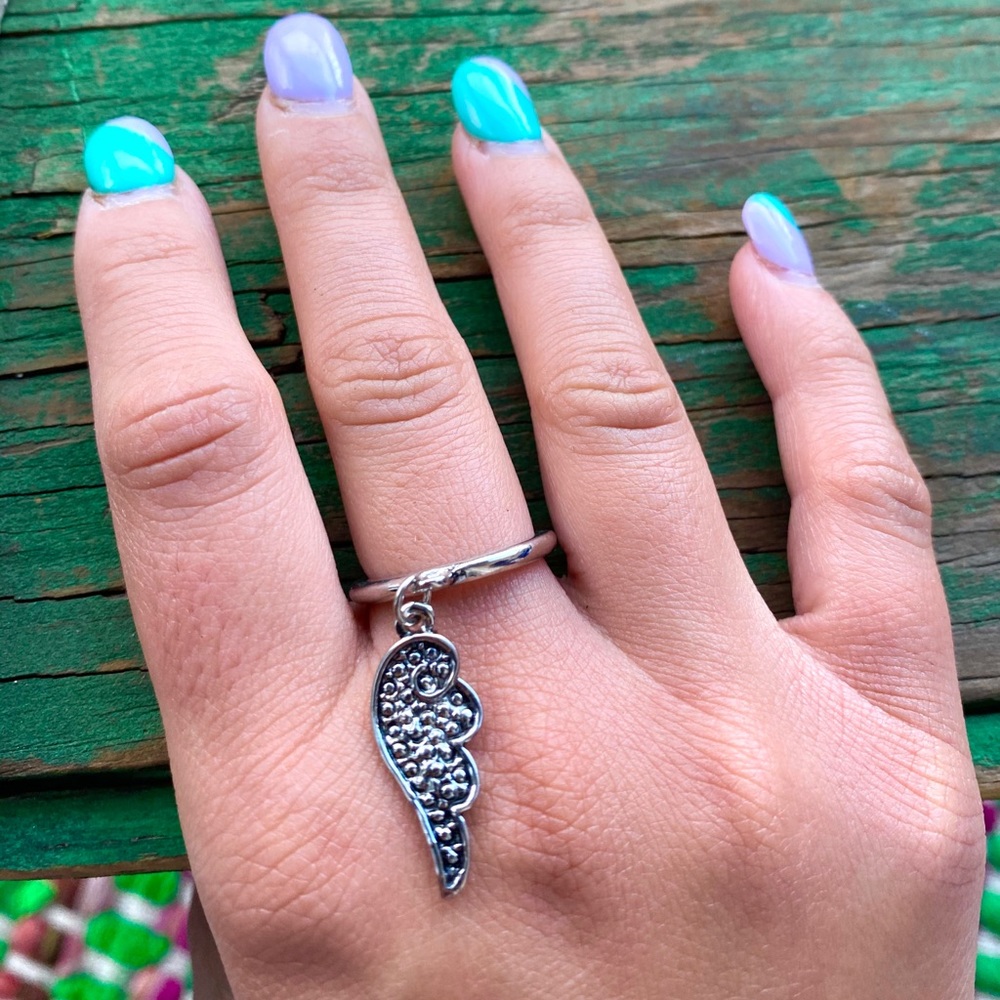 ANGEL WING RING - Picture 2 of 2